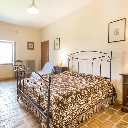 Casa vacanze Traditional Holiday In With Terrace